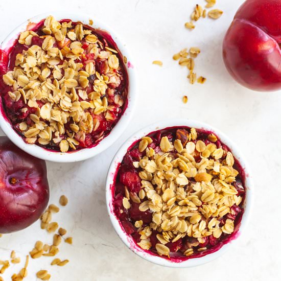 Healthy Vegan Plum Crumble with Oat