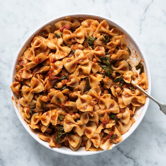 Spinach and chickpea pasta