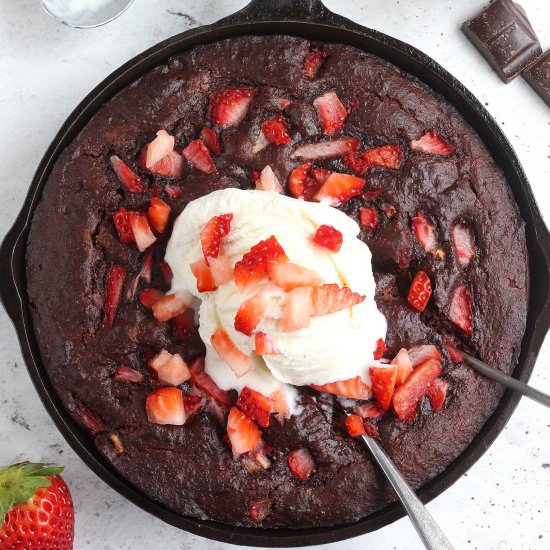 Paleo Strawberry Brownie Skillet