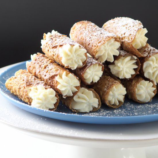 Valentine Tuile Cannoli