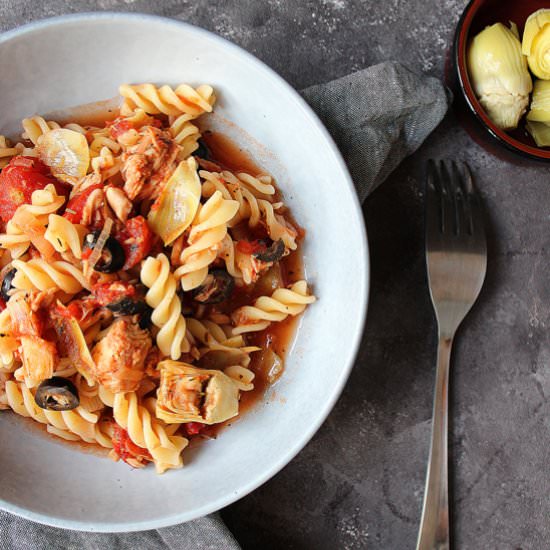 Mediterranean style tuna fusilli