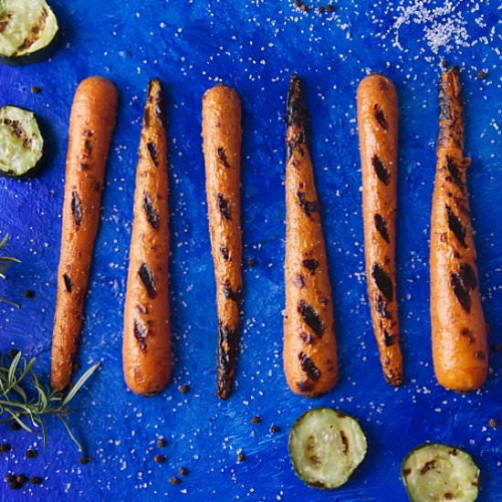 Grilled Garlic and Rosemary Carrots