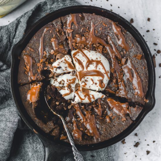 Deep Dish Paleo Fudge Brownie Cake