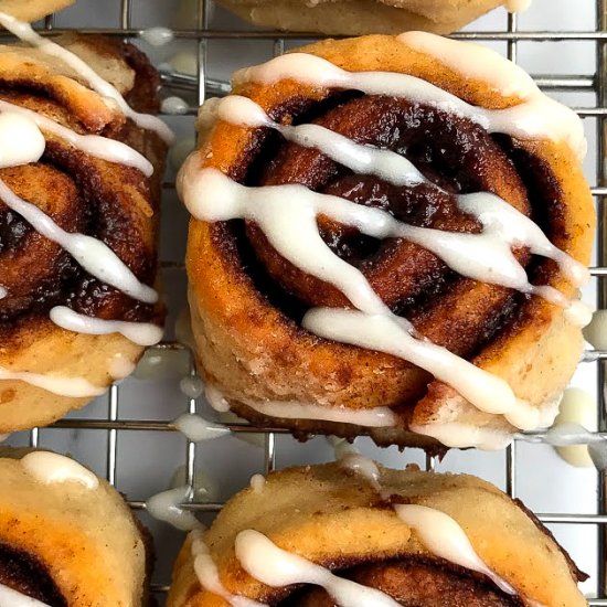 2 Ingredient Cinnamon Rolls