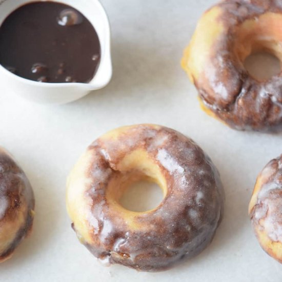 30-minute marbled baked yeast donut