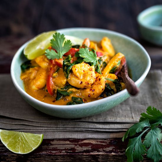 Quick and easy curried prawns