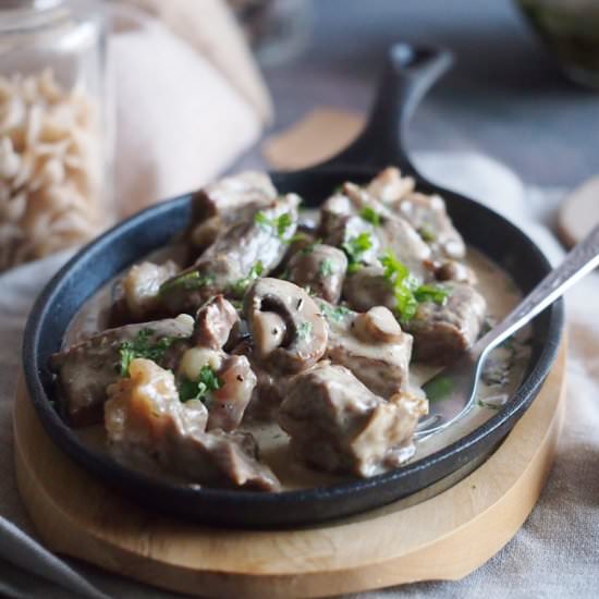 Creamy steak with mushrooms