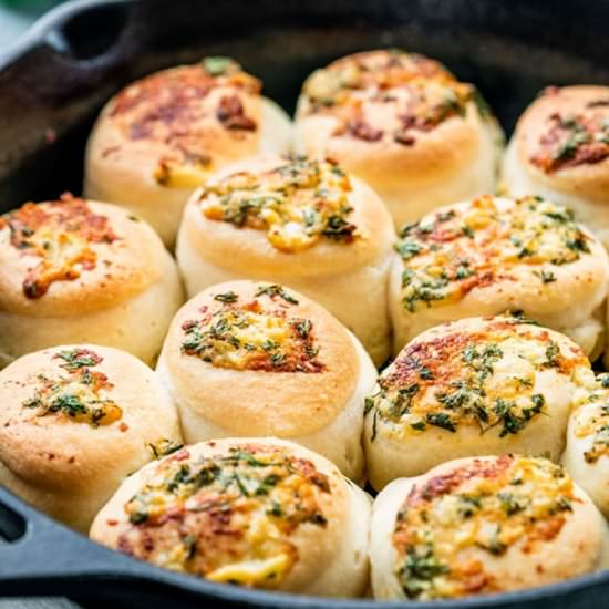 Garlic Parmesan Skillet Rolls