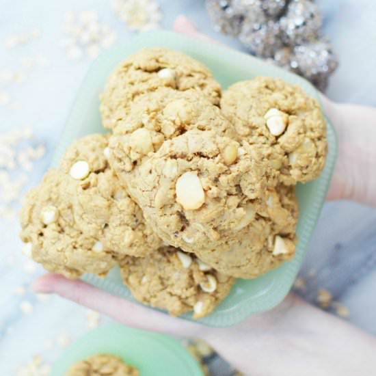 Oatmeal Chocolate Macadamia Cookies