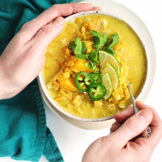 Coconut cauliflower curry soup