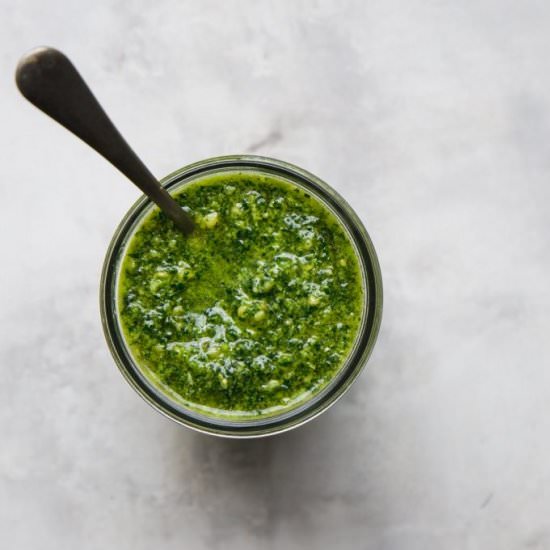 Simple Vegan Kale and Cashew Pesto