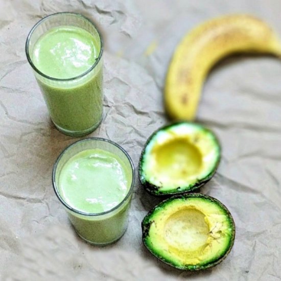 5-minute avocado banana smoothie