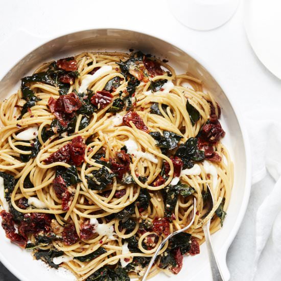 Sun Dried Tomato and Kale Pasta