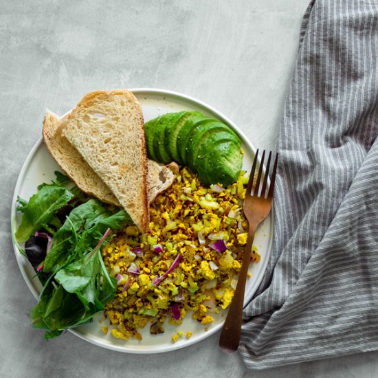 Simple vegan tofu scramble