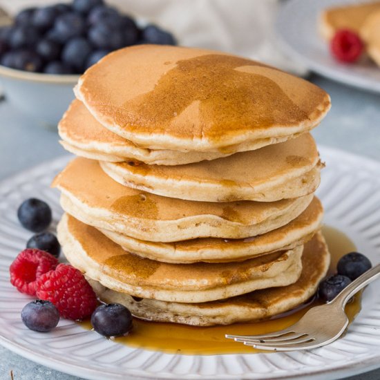 Fluffy Vegan Vanilla Pancakes