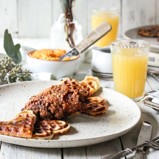 CHICKEN&WAFFLES w/ HOT HONEY BUTTER