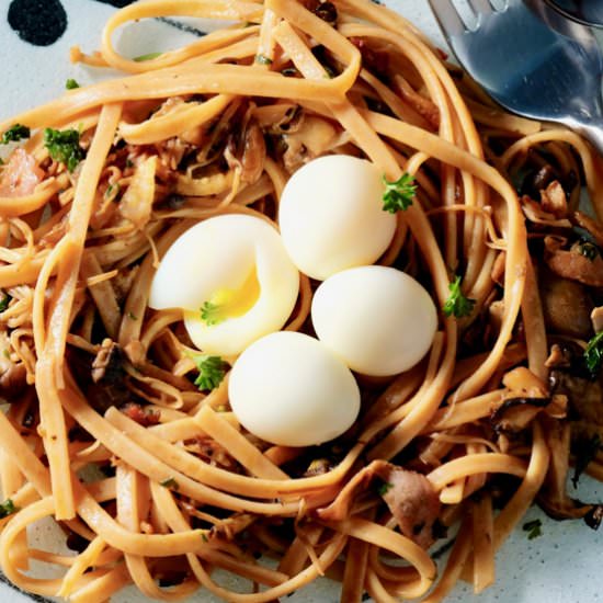 Pasta “birds nest” with quail eggs