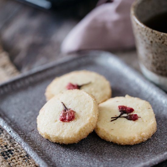 sablé decorated with sakura cherry