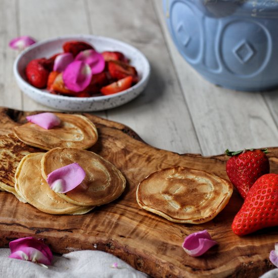 Pikelets with balsamic strawberries