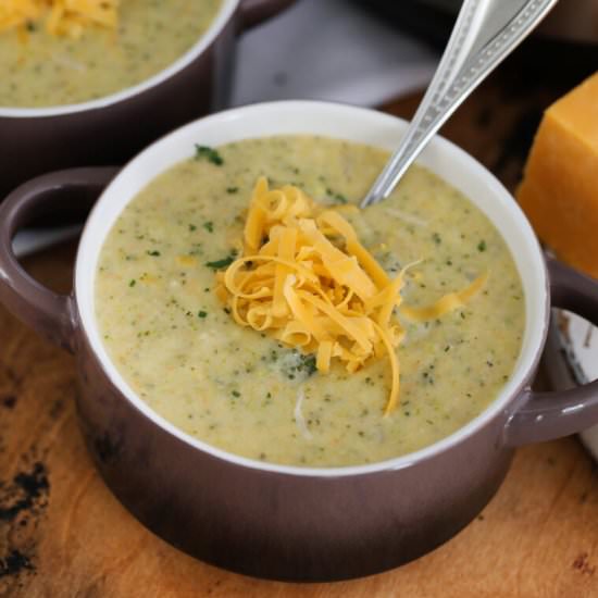 Instant Pot Broccoli Cheddar Soup