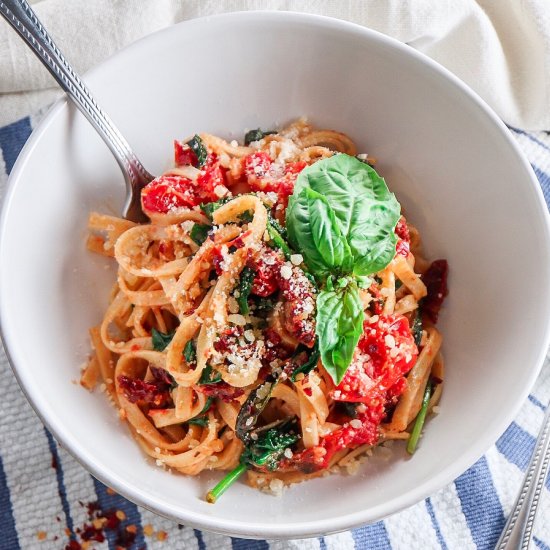 Spicy Tomato and Spinach Linguine