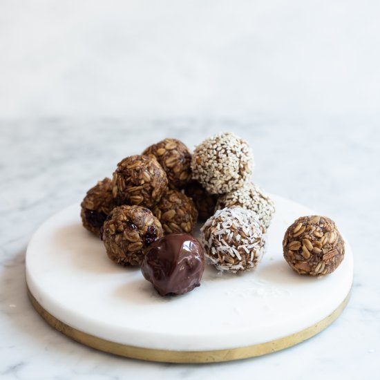 Almond butter and oat snack balls