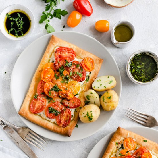 Mixed tomato and cheese tartlets