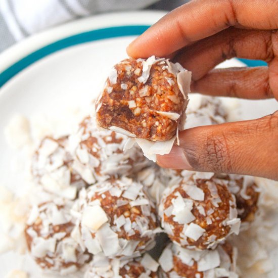 No-Bake Energy Bites with Dates