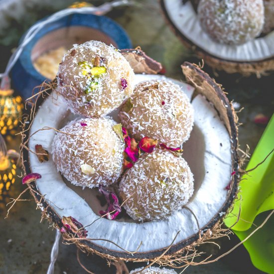 Instant Coconut Ladoo