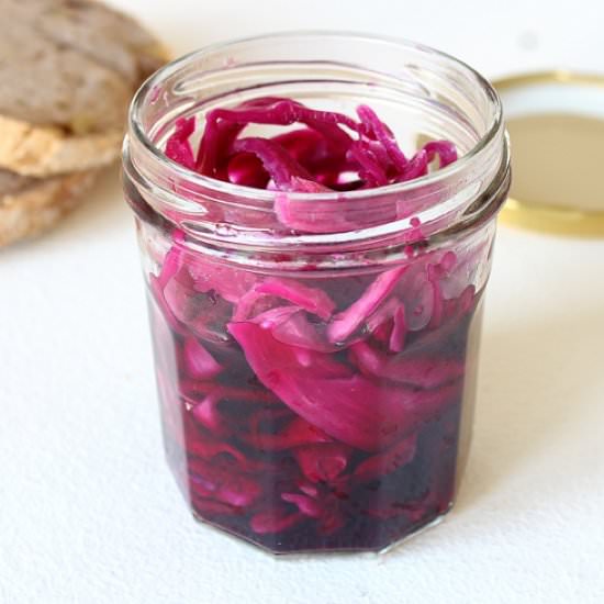 Red cabbage pickles