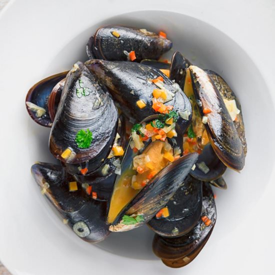 Beer Steamed Mussels with Chili