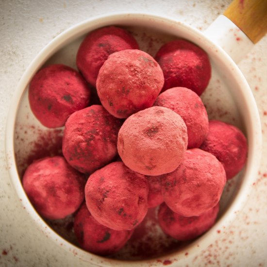 Cake Pops using beet root powder