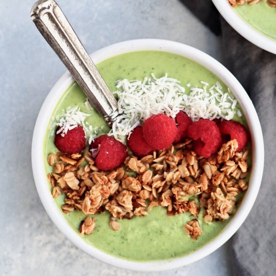 super green yogurt smoothie bowl