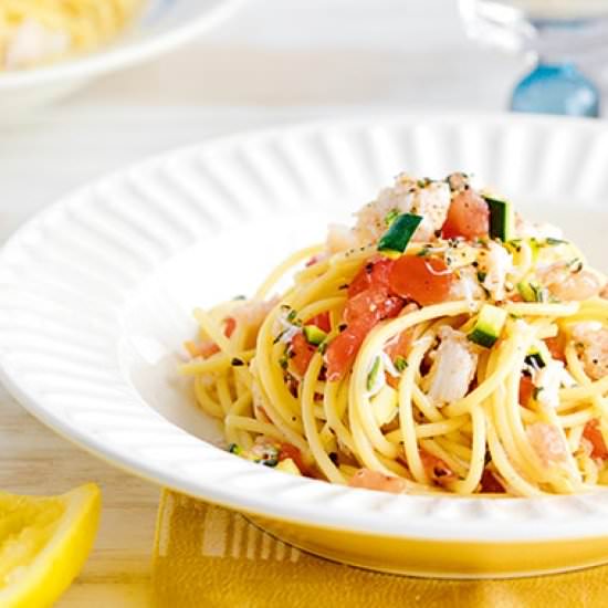 Spaghetti with crab, lime & tomato