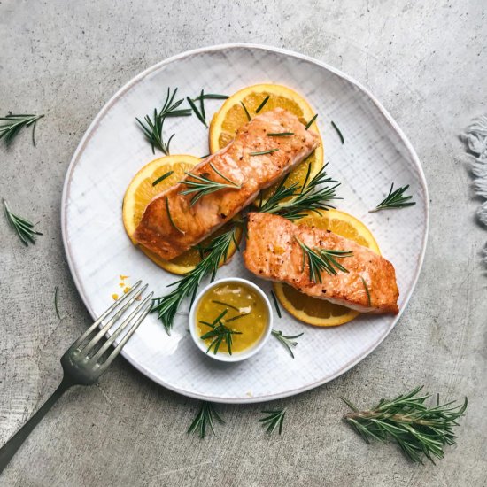 Caramelized salmon with orange