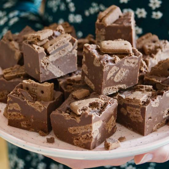 bourbon biscuit fudge