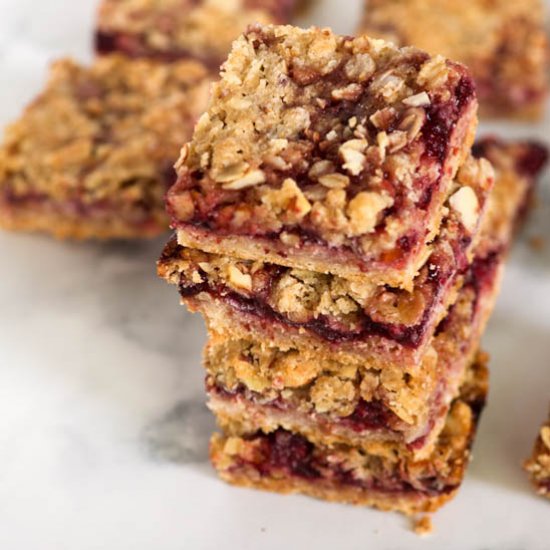 Cherry Streusel Bas