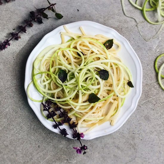 Zucchini spaghetti with squid