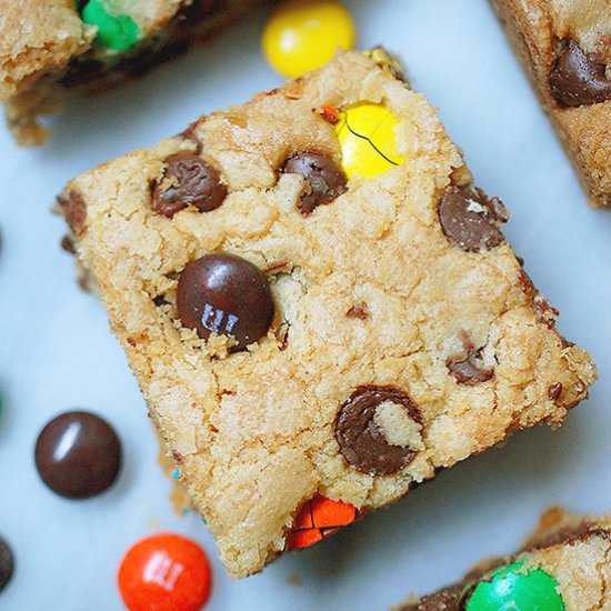 Chocolate chip M&M cookie bars