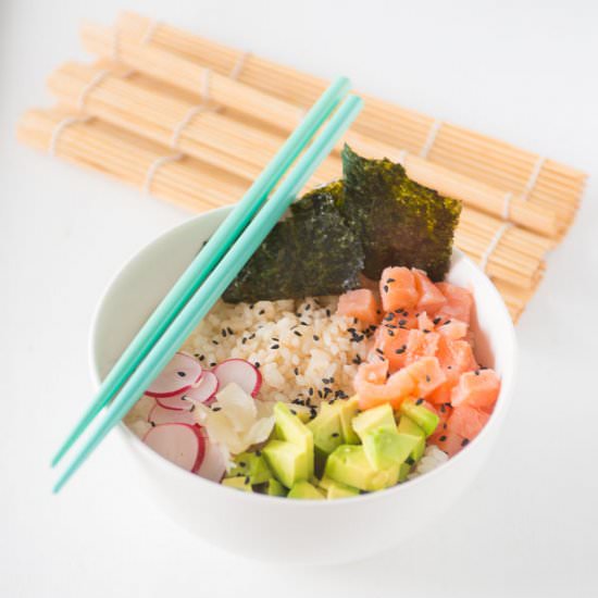 sushi bowl with smoked salmon