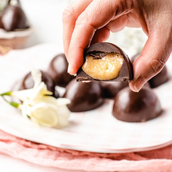 Paleo Chocolate Creme Eggs