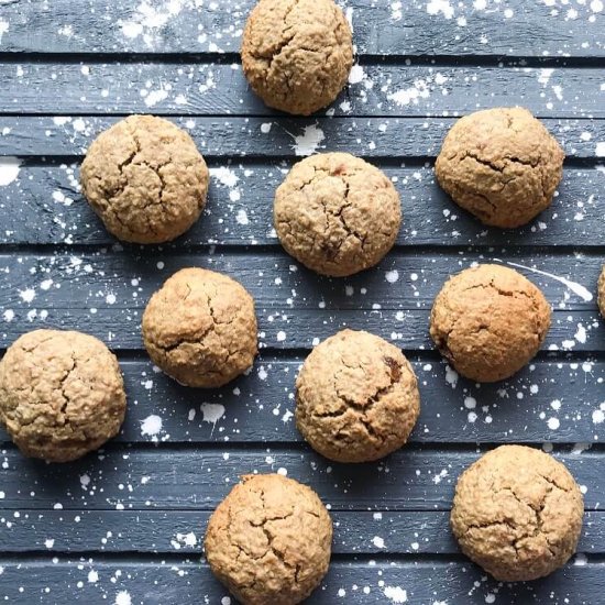 Oatmeal cookies with tea rose