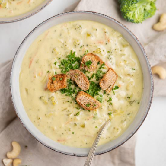 Easy Vegan Broccoli Cheddar Soup