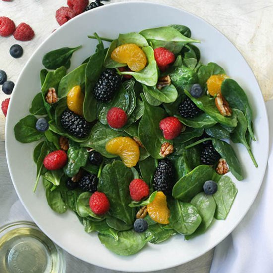 FRUIT AND SPINACH SALAD WITH PECANS