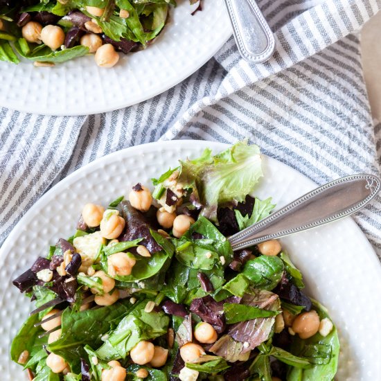 garbanzo & gorgonzola mixed greens