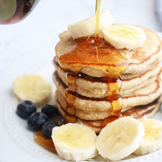 Skinny Banana Oatmeal Pancakes