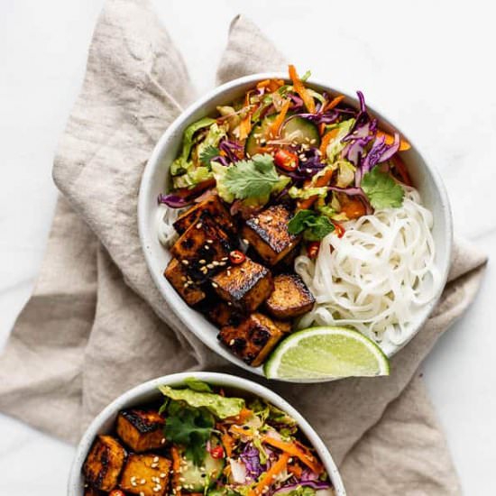 Noodle bowls with lemongrass tofu