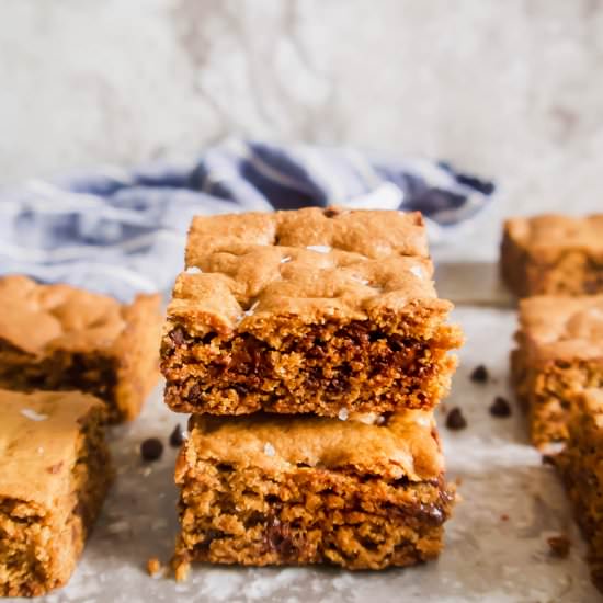 Paleo Chocolate Chip Cookie Bars