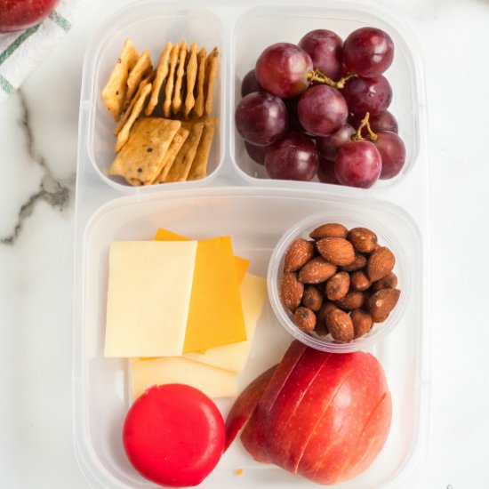 DIY Cheese and Crackers Lunchables