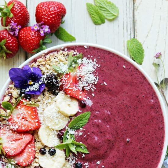 Easy Berry Acai Bowl